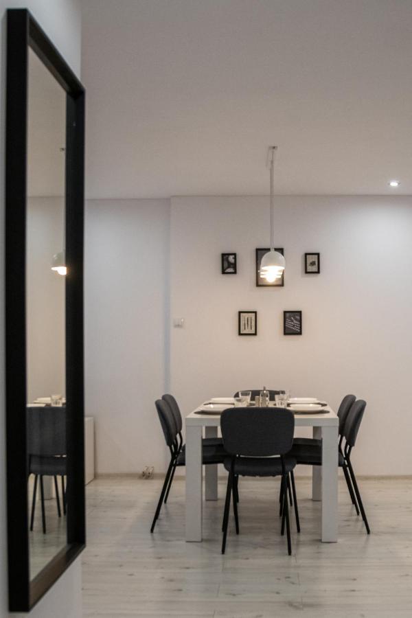 Super Central Sienna Street Apartment